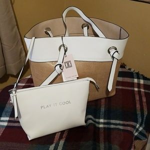 ⏰24 HOUR SALE⏰ 🛍Ivanka Trump Large Tote Set